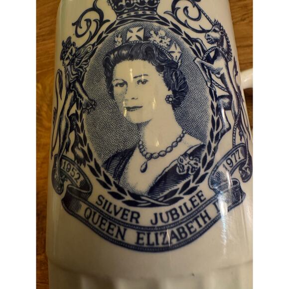 Queen Elizabeth II Silver Jubilee Coffee Tea Cup - Picture 2 of 6